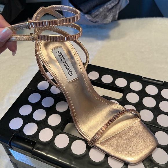 BRAND NEW Steve Madden Thierry Sandal Rose Gold - Size 7 - Picture 4 of 5